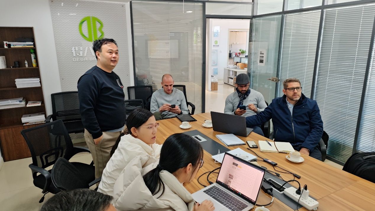 ลูกค้าชาวปารากวัยเยี่ยมชม Deba Brothers อนุมัติแผนฟาร์มสุกรสุกร 12,000 ตัวและความแข็งแกร่งของผลิตภัณฑ์