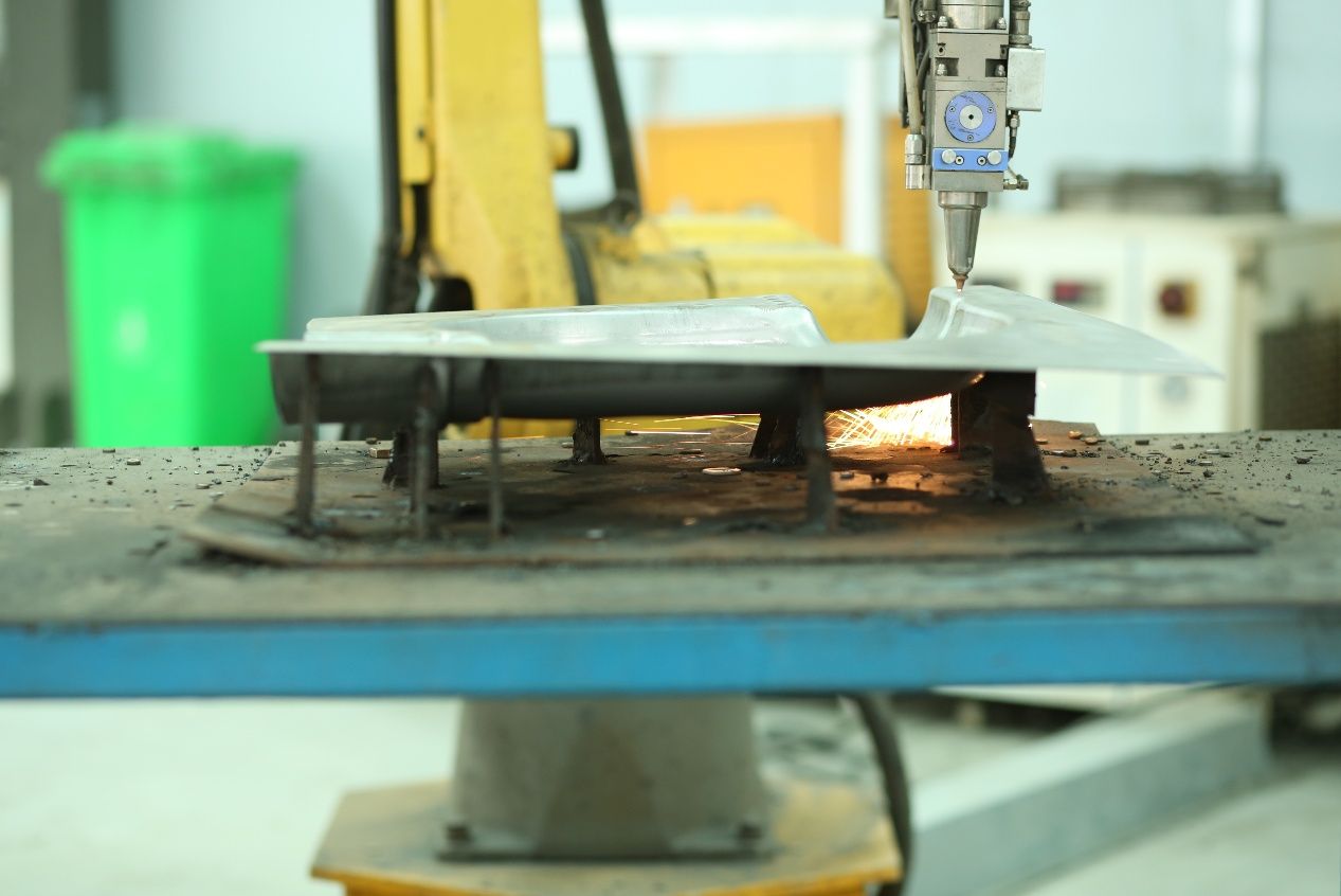 ระบบป้อนอัตโนมัติของ Debabrother เพื่อการลำเลียงที่มีประสิทธิภาพและแม่นยำ